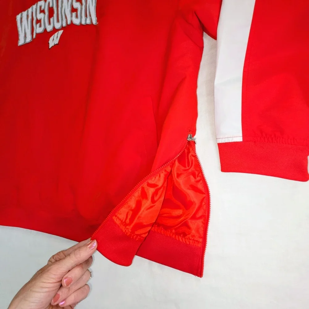 Knights Apparel Wisconsin Badgers Mens 2XL Red White V-Neck Windshirt Pullover